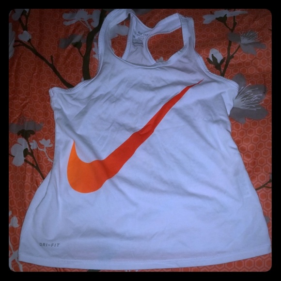 Nike Tops - Nike workout tee
